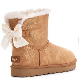 ✨🎀Mini Bailey Bow Glimmer FauxFur Lined Boot🎀✨